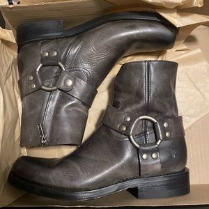 7.5 Frye Ryder Harness Boots color Graphite Gray